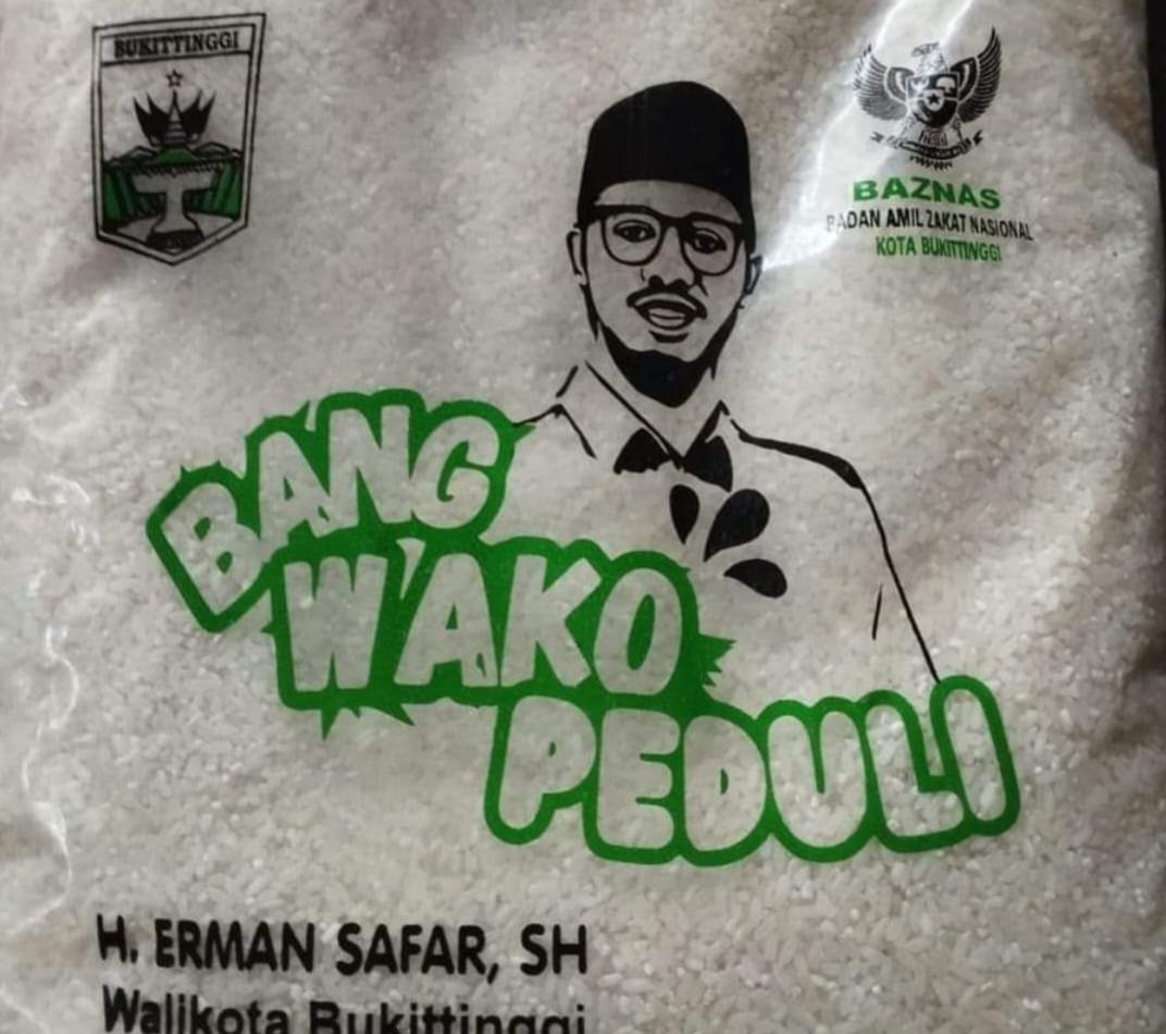 Foto Erman Safar di Paket Bantuan Beras/Katasumbar