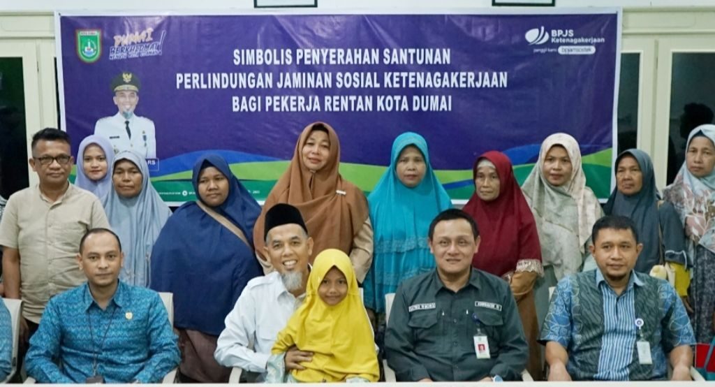 Penyerahan santunan perlindungan sosial di Kota Dumai