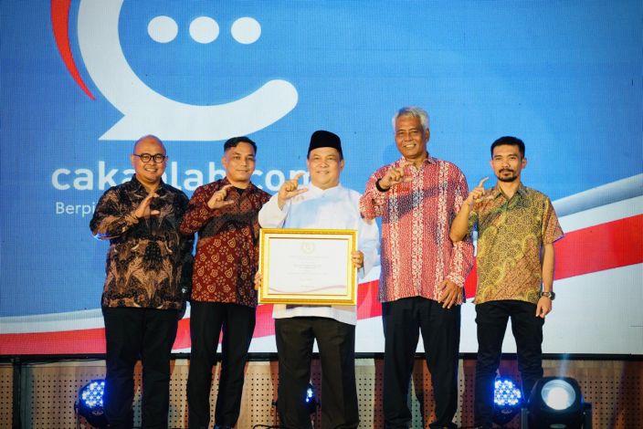 Peduli Pembangunan Infrastruktur, Pj Gubri SF Hariyanto Terima Penghargaan CAKAPLAH AWARDS 2024.