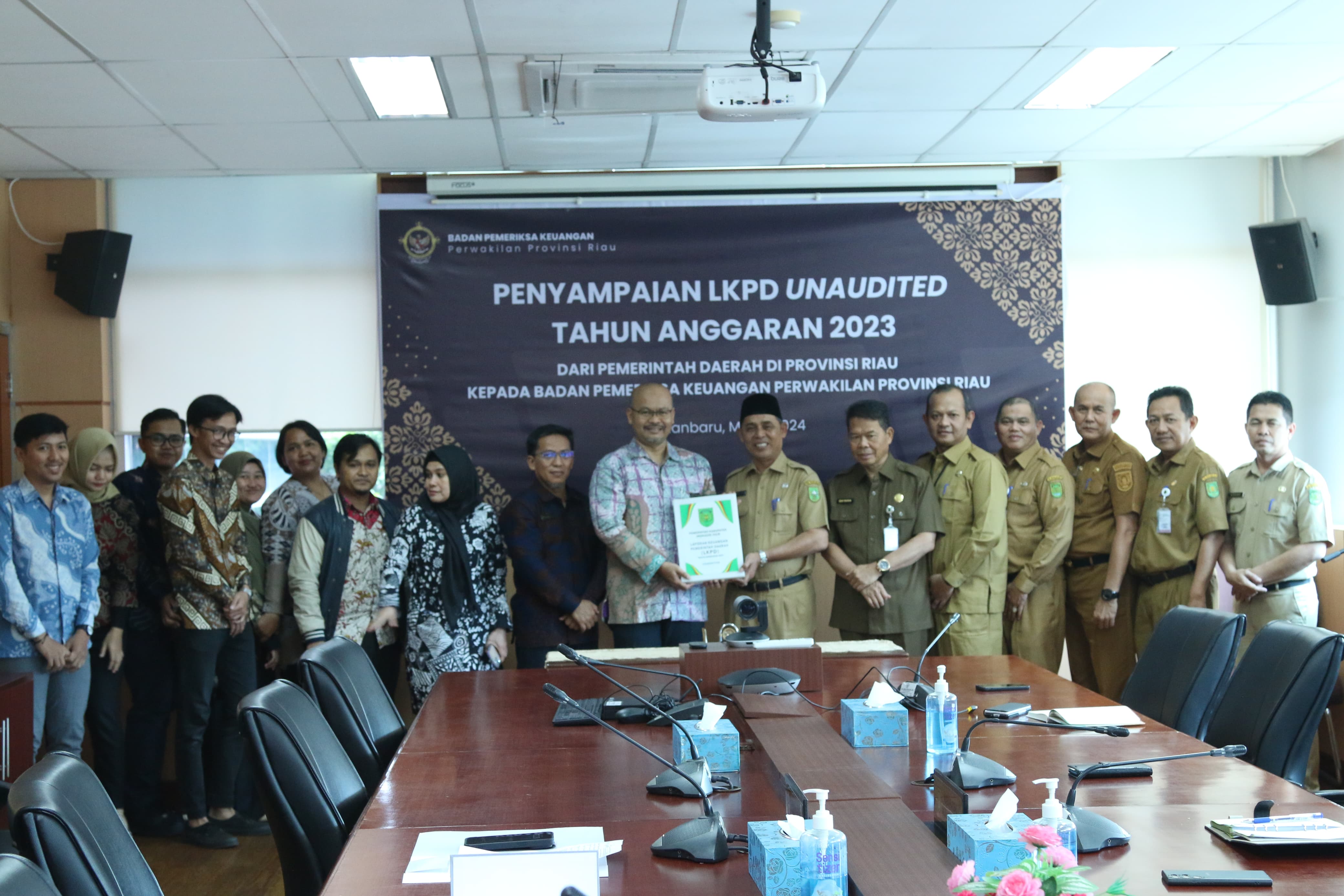 Penyerahan LKPD Unaudited Tahun Anggaran 2023 Pemkab Inhil pada BPK