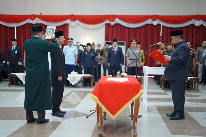 Pj Gubernur Riau Lantik Indra Sebagai Pj Sekda Riau.