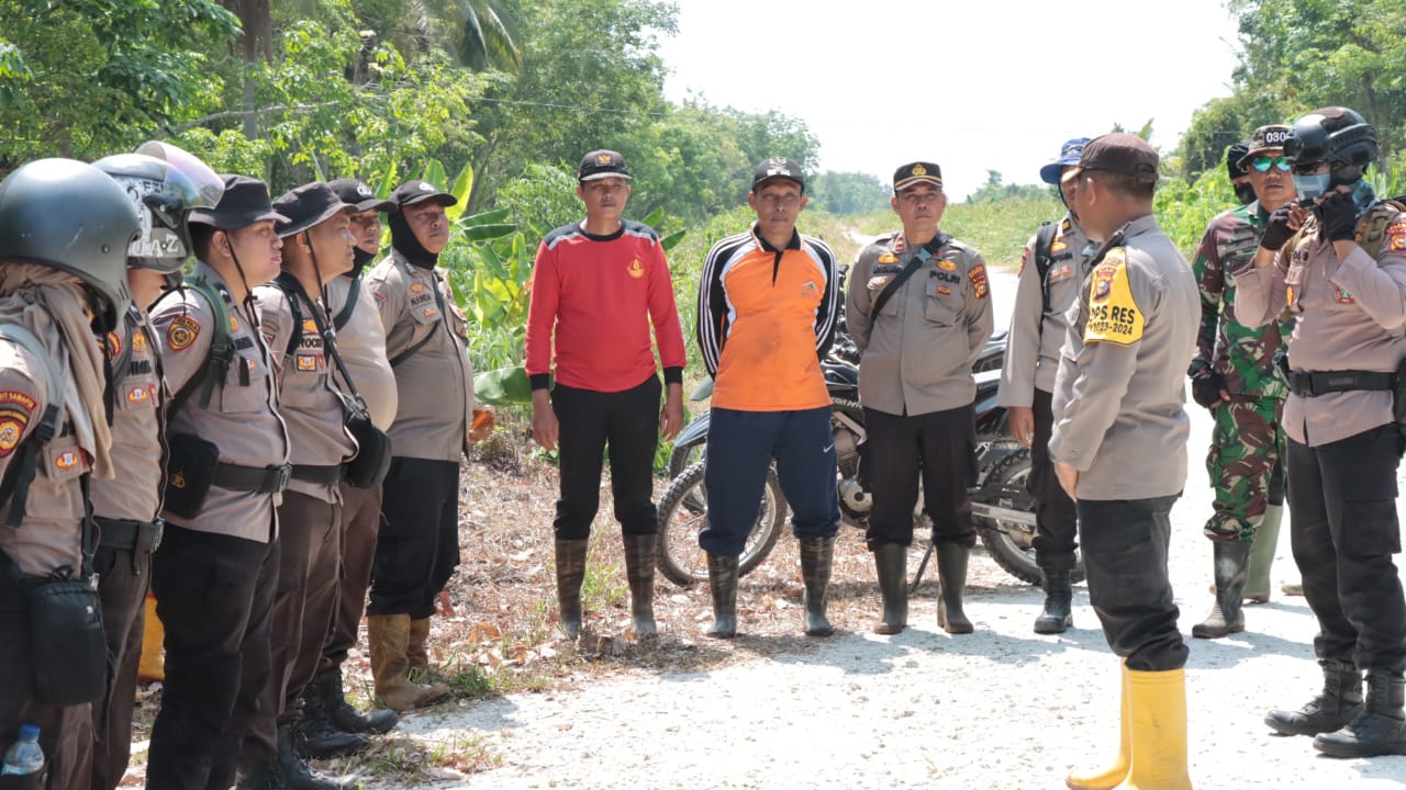 Tim pemadaman karhutla di Meranti