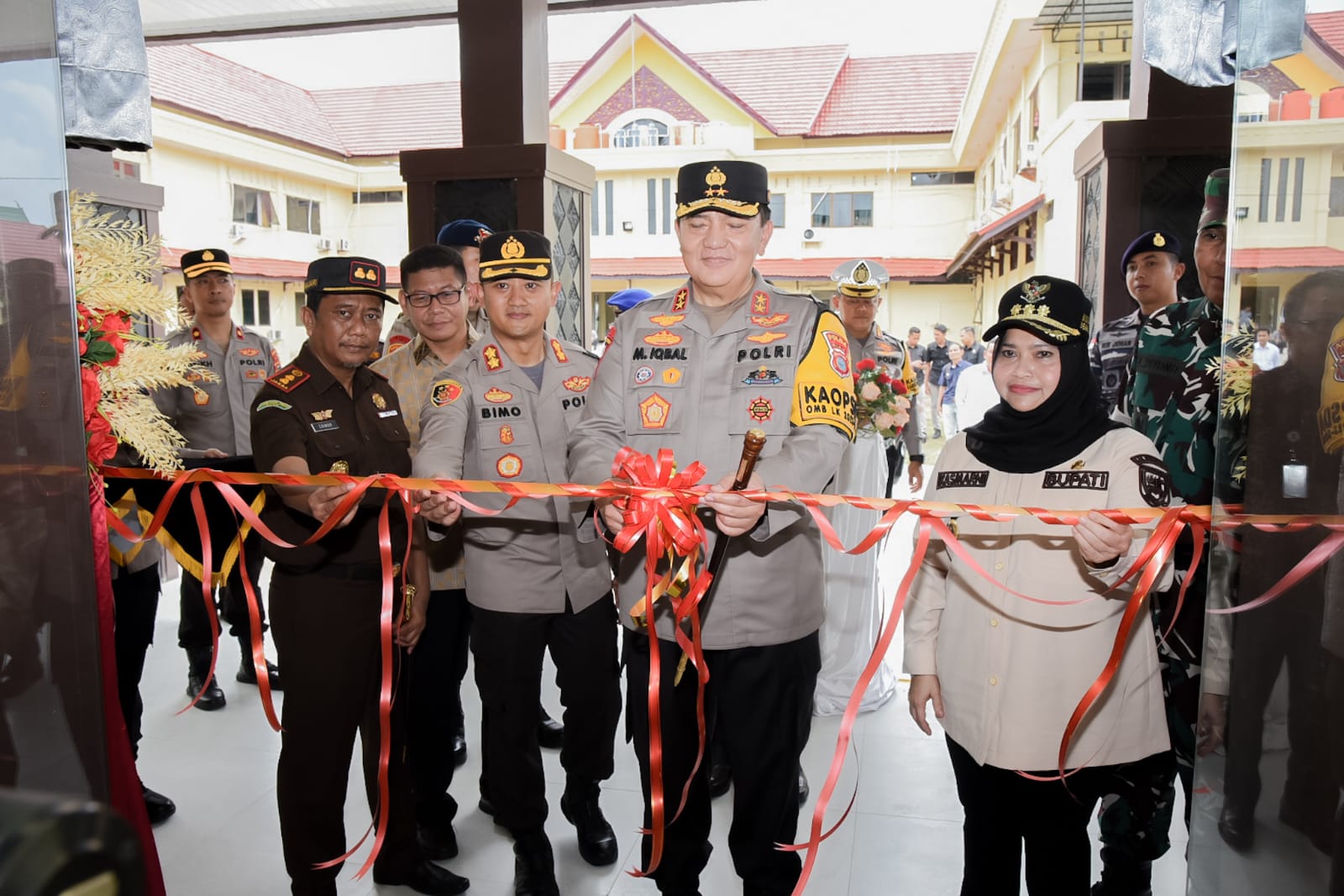 Bupati Bengkalis, Kasmarni bersama Kapolda Riau Irjen Pol M Iqbal