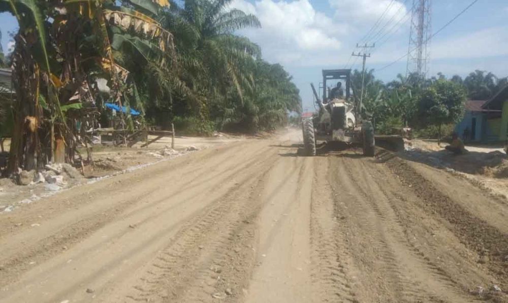 Perbaikan Jalan yang dilakukan UPT Jalan dan Jembatan Wilayah II Dinas PUPR PKPP Riau