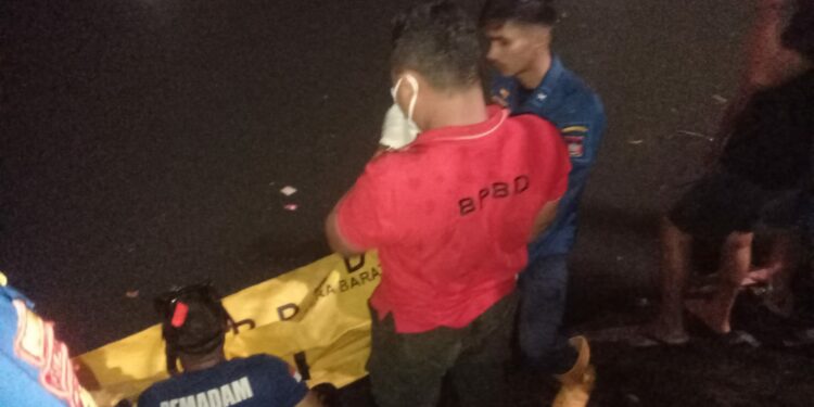 Evakuasi Jasad Pria yang ditemukan di Kota Padang/Infosumbar.net