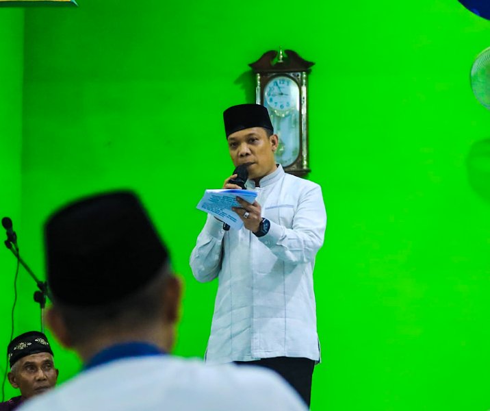 Pj Wali Kota Pekanbaru Muflihun saat Safari Ramadan di Masjid Usman bin Affan, Kelurahan Umban Sari, Kecamatan Rumbai, Jumat (5/4/2024). Foto: Istimewa.