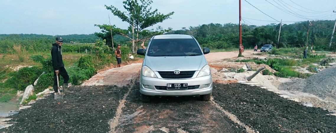 Perbaikan jalan rusak di Kuansing