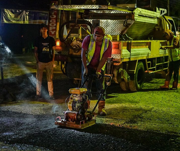 Proses tambal sulam Jalan Ronggowarsito. Foto: Istimewa.