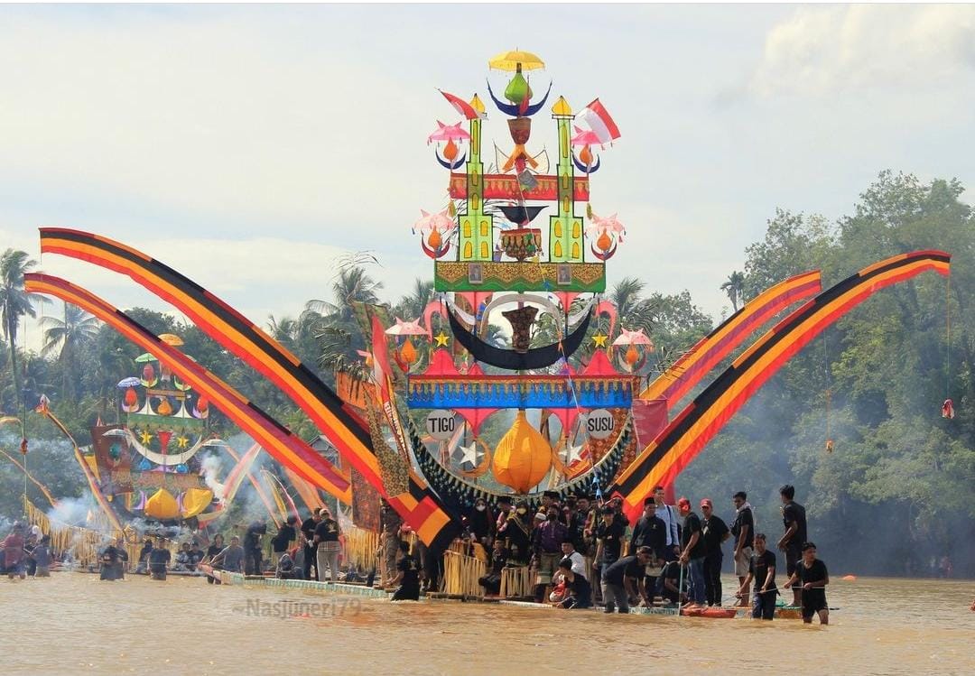 Festival Perahu Baganduang di Kuansing