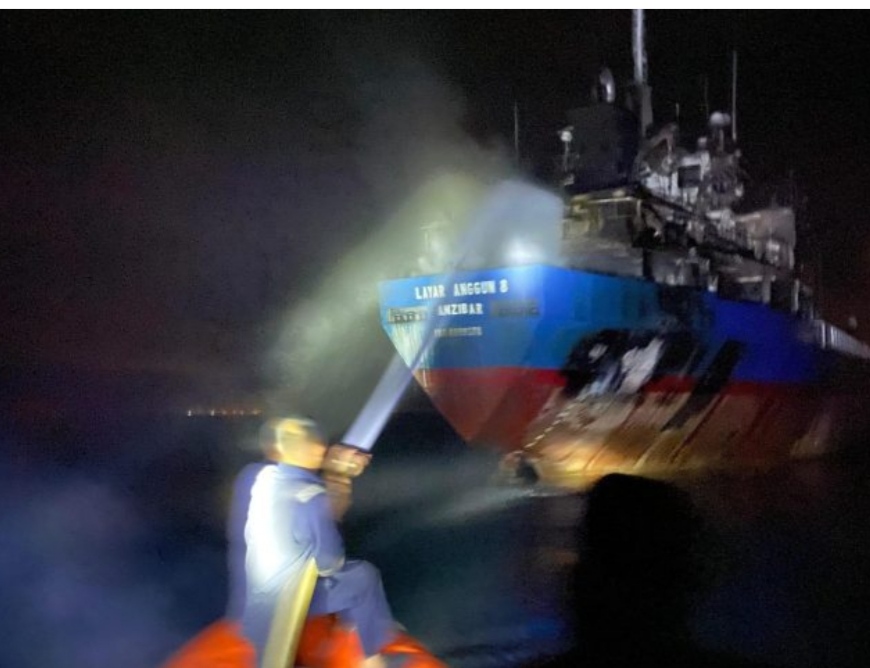 Kapal yang terbakar di Perairan Berakit Bintan Kepri/Batampos