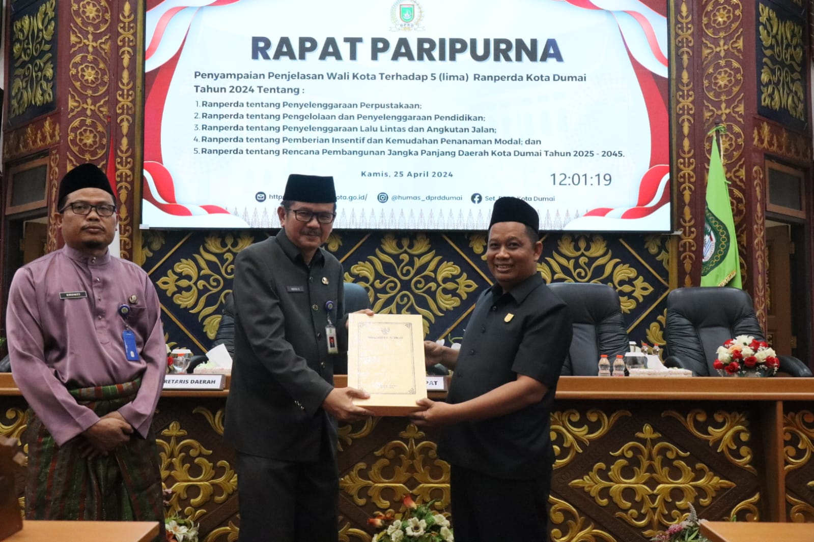 Penyerahan naskah Ranperda pada DPRD Dumai