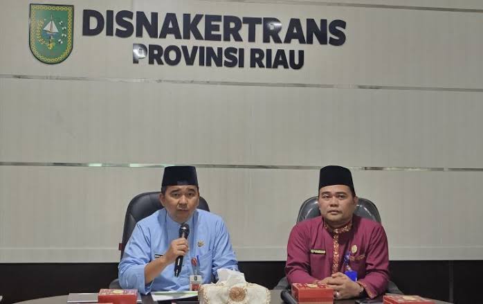 Kadisnakertrans Riau, Boby Rahcmat dalam konferensi pers
