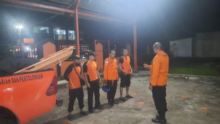 Proses pencarian mahasiswa yang tenggelam di Lubuk Minturung Padang