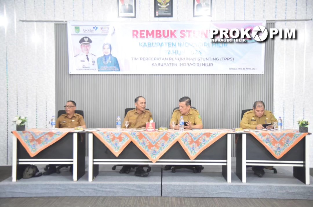 Tampak Pj Bupati Pimpin Rapat di Salah Satu Hotel Tembilahan