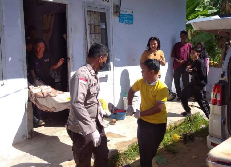 Evakuasi jasad perempuan yang ditemukan tak bernyawa di Karimun/Batamnews