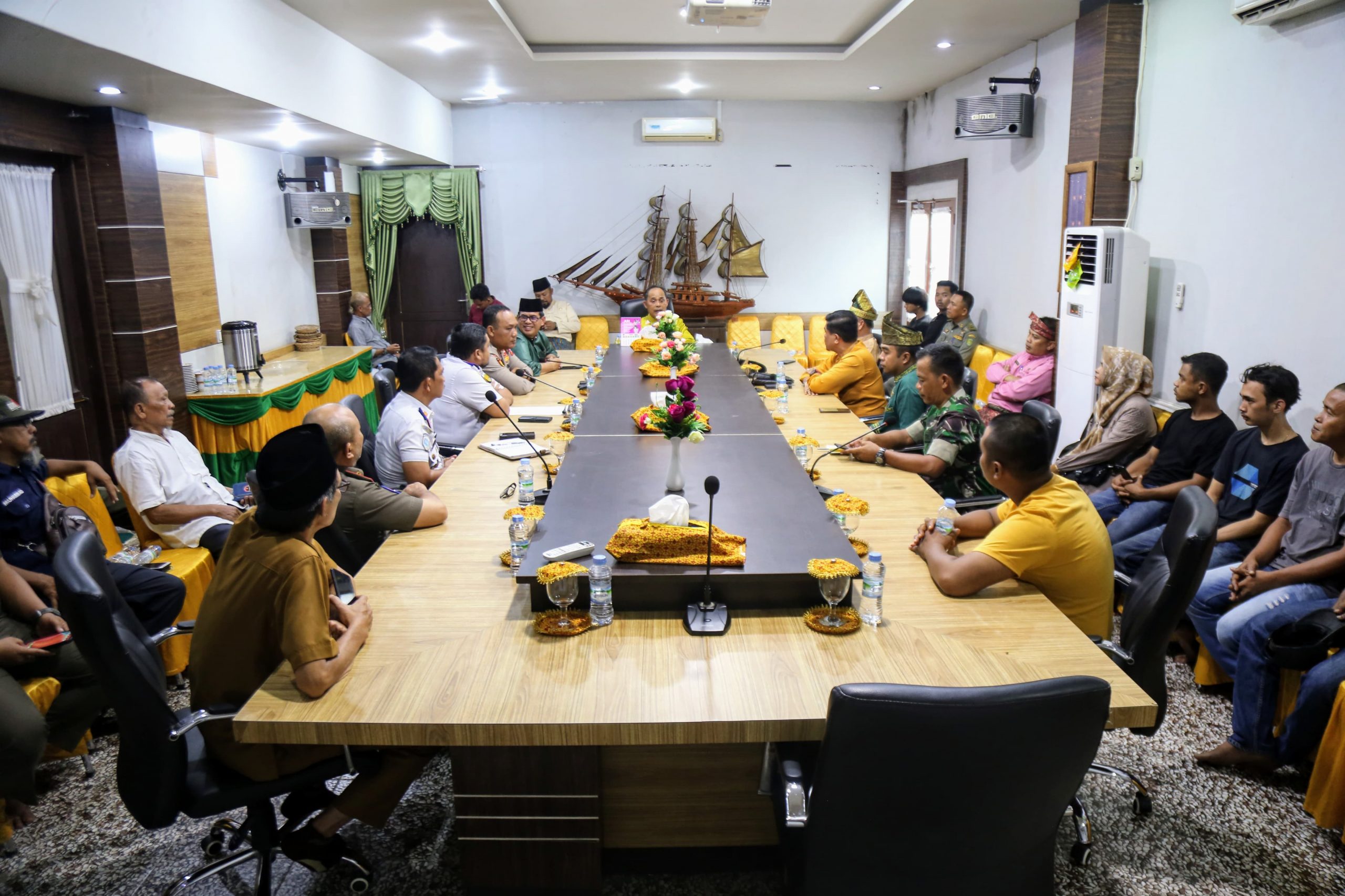 Rapat membahas pemindahan lapak bazar yang melanggar Perda di Inhil