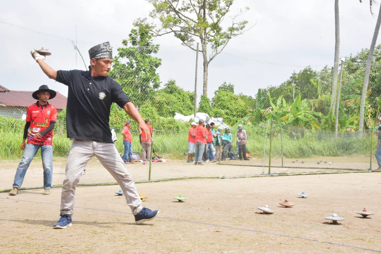 Lomba Gasing di Bengkalis