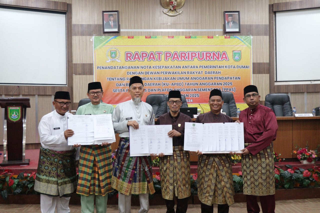 Penandatanganan nota KU-APBD/PPAS Kota Dumai Tahun 2025