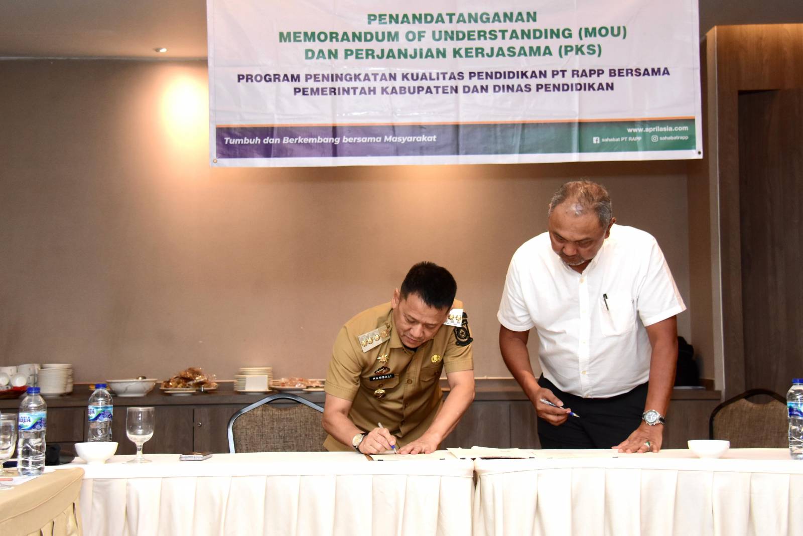 Penandatanganan kerja sama Pemkab Kampar dengan PT RAPP