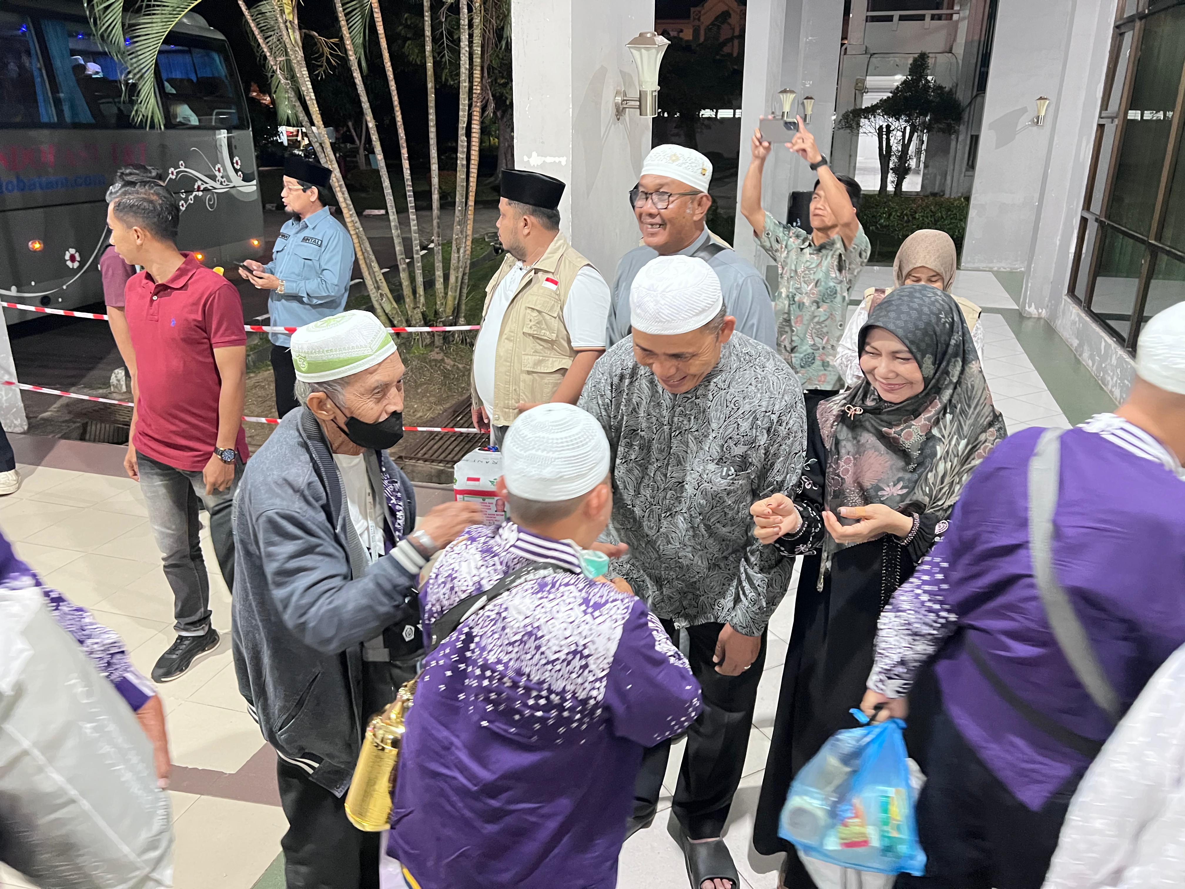 Bupati Herman sambut kedatangan jamaah haji inhil
