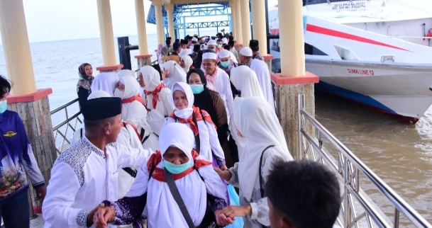 Suasana Haru Selimuti Kepulangan Jemaah Haji Kloter 13 di Bengkalis