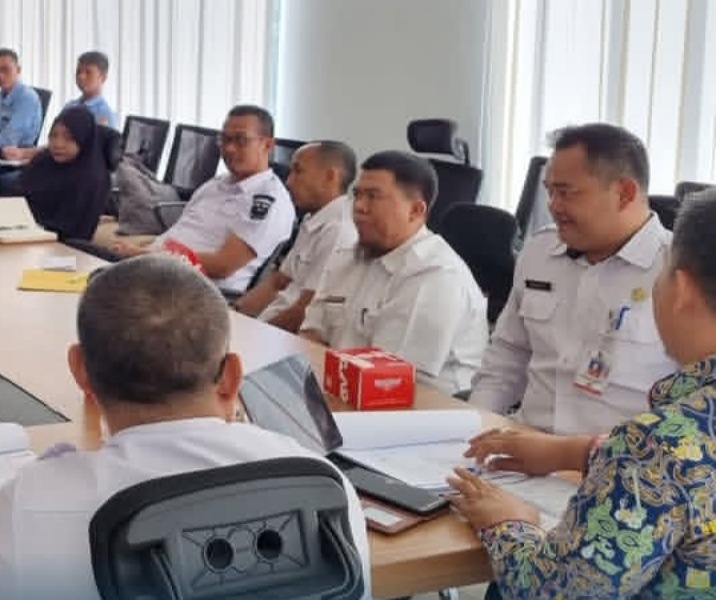 Para pejabat Pemko Pekanbaru mengikuti rapat dengan BPPW Riau soal program LLTT pada 9 Juli 2025. Foto: Istimewa.