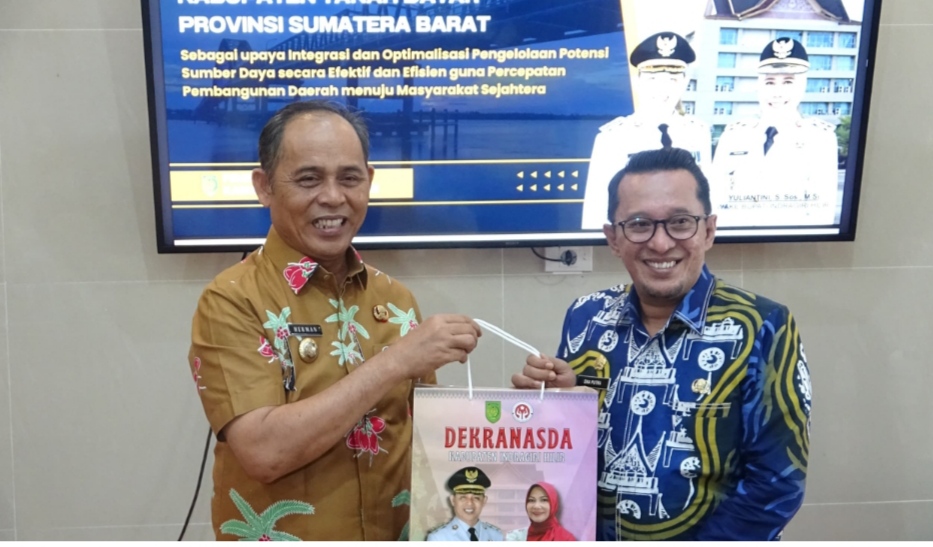 Bupati Inhil Herman bersama Bupati Tanah Datar Eka Putra