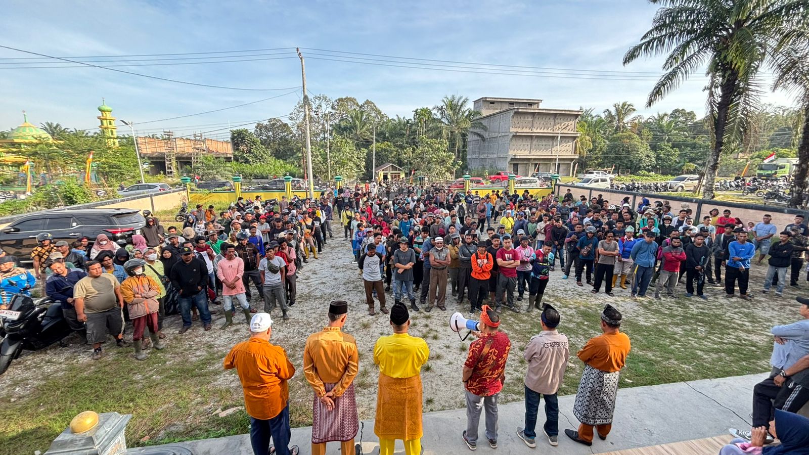 300 Orang Anak Kemenakan Suku Melayu Rantau Kasai Turun Lakukan Perawatan Lahan Di Kawasan PT.Torganda