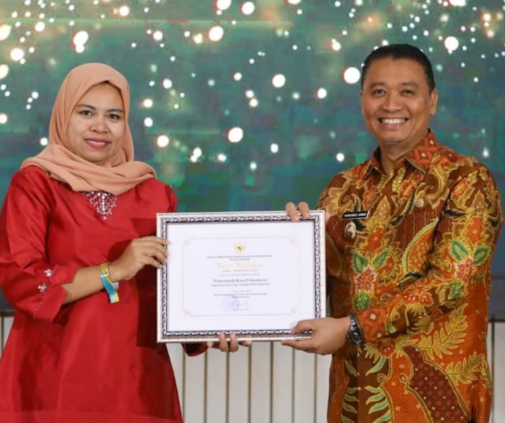 Pemko Pekanbaru meraih Penghargaan Kota Layak Anak kategori Nindya dari Kementerian PPPA, Jumat (8/8/2025) malam. Foto: Istimewa.