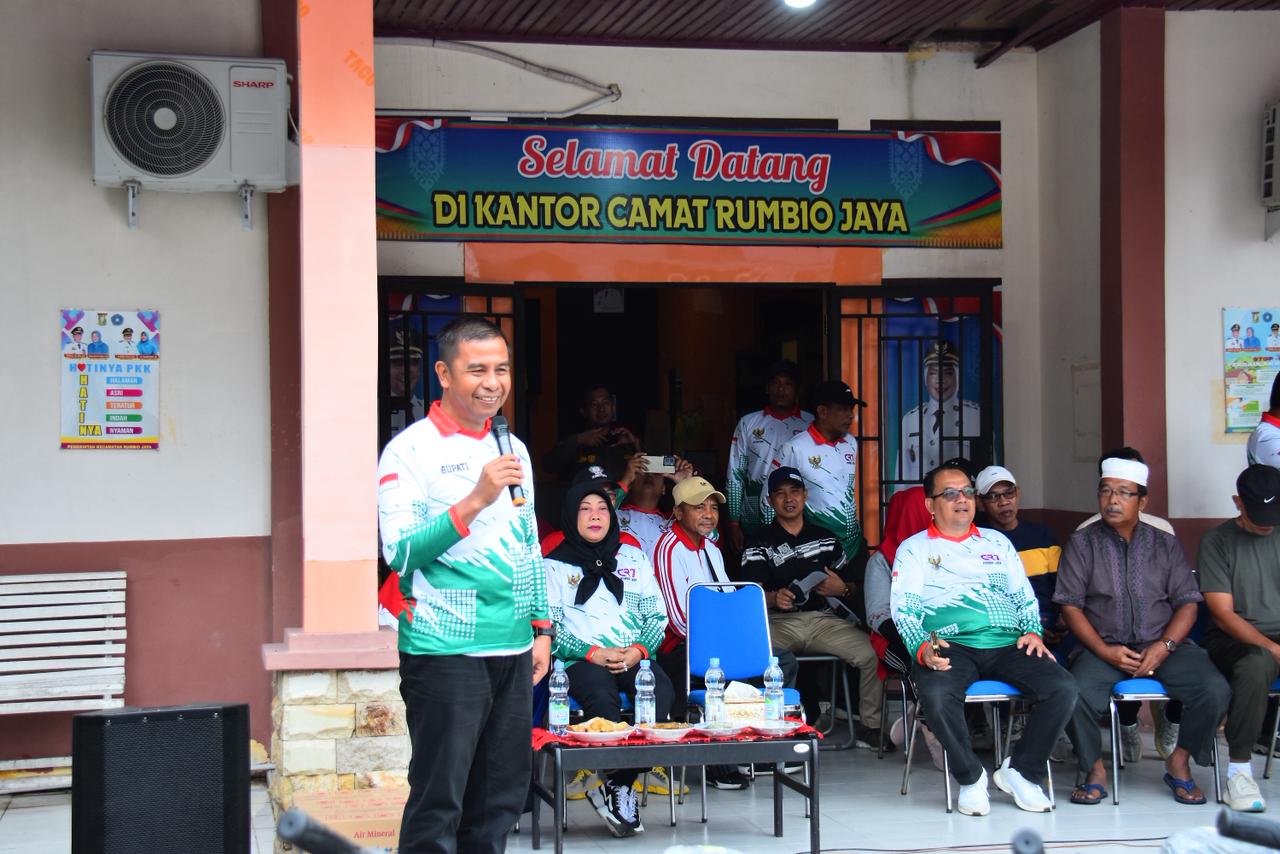 Bupati Kampar H. Ahmad Yuzar di Kecamatan Rumbio Jaya