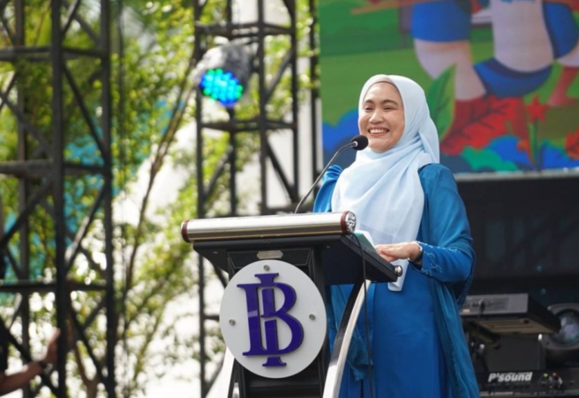 Ketua TP PKK Riau, Henny Samita Wahid