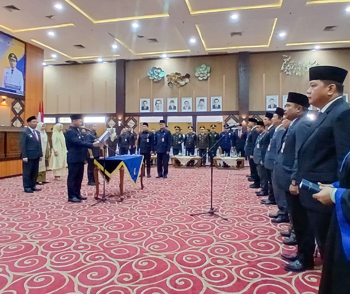 Walin Kota Pekanbaru Agung Nugroho saat melantik 27 pejabat eselon II di Aula Gedung Utama Kompleks Perkantoran Tenayan Raya, Jumat (22/8/2025). Foto: Surya/Riau1.