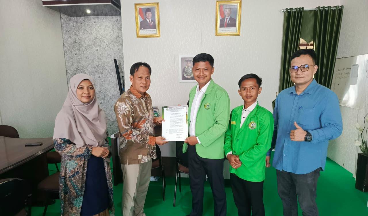 Rektor UPP Prof. Dr. Hardianto, M.Pd Lantik Raihan sebagai Presma dan Rudiansyah Sebagai Wapresma UPP Periode 2025/2026