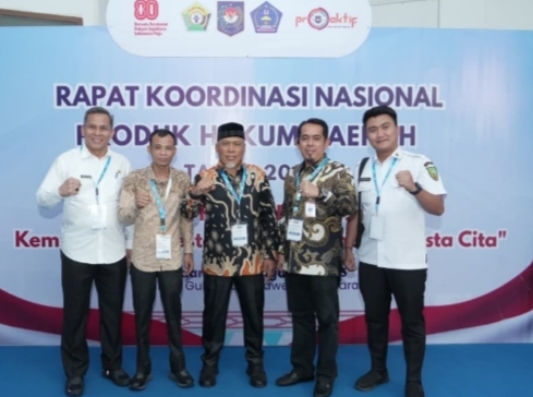 Wakil Ketua DPRD Kabupaten Bengkalis H. Misno bersama Ketua Badan Pembentukan Peraturan Daerah (Bapemperda) Erwan menghadiri Rapat Koordinasi Nasional (Rakornas) Produk Hukum Daerah Tahun 2025 yang digelar di Aula Bahteramas, Kantor Gubernur Sulawesi Tenggara, Rabu 27 Agustus 2025.  Rakornas ini dii