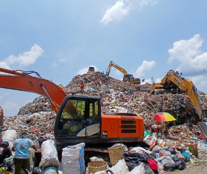 Tumpukan sampah sudah menggunung di TPA 2 Muara Fajar. Foto: Surya/Riau1.