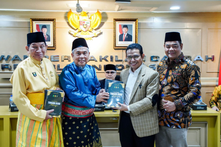 Saat perjuangan mewujudkan Daerah Istimewa Riau di DPR Jakarta
