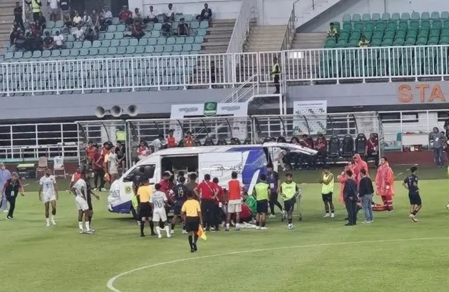 Bil'asqan Tenang dievakuasi usai cidera