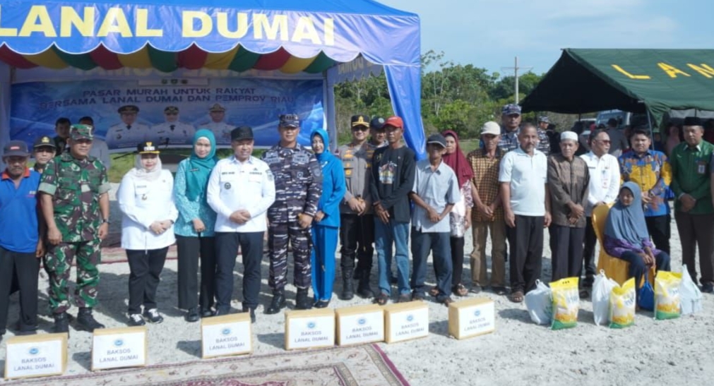 Mengatasi Inflasi, Pasar Murah yang Digelar Lanal Dumai di Desa Muntai Diserbu Antusias Warga