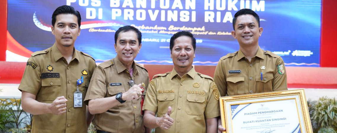 Pemkab Kuansing terima penghargaan