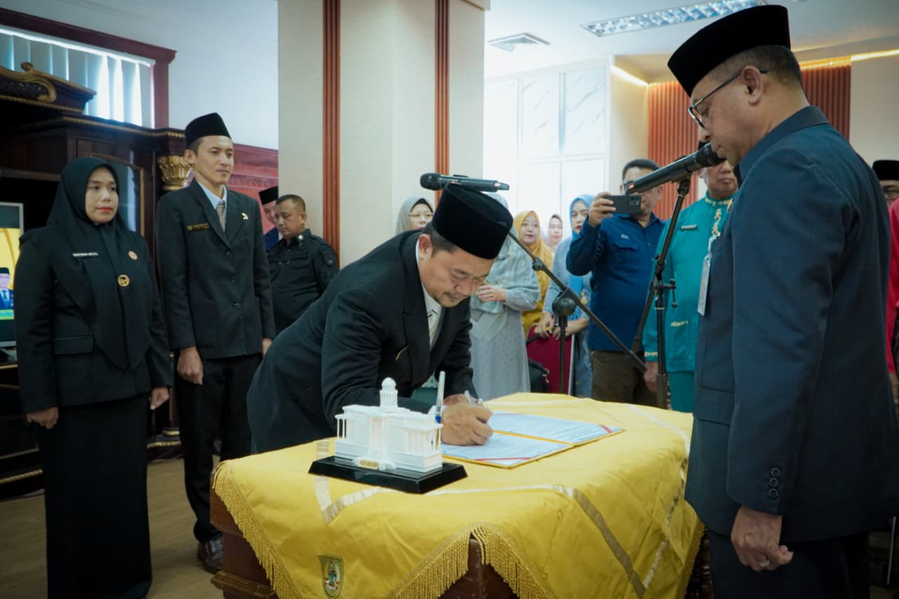 Pelantikan pejabat Pemkab Rohil