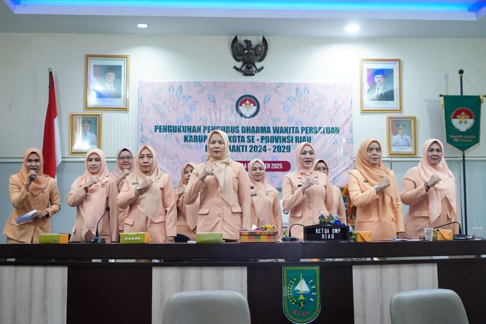 Pengukuhan Pengurus DWP Kabupaten Kota se Riau secara virtual