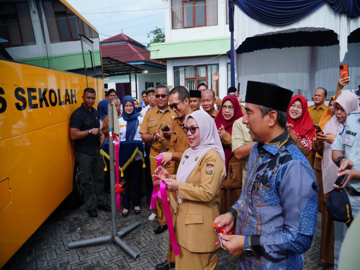 Peluncuran Bus Sekolah Gratis untuk Pelajar Kampar