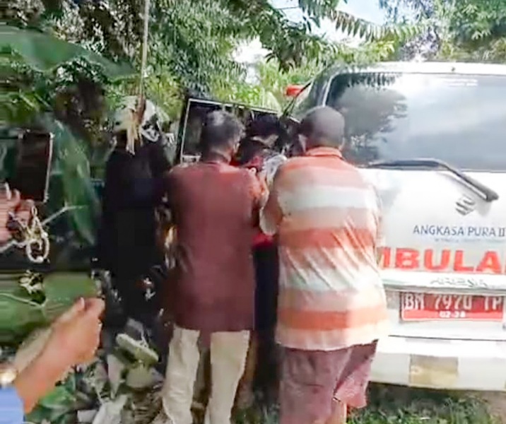 Riyan, warga Bukit Raya dilarikan ke rumah sakit setelah menderita stroke ringam sejak satu tahun lalu. Foto: Istimewa.