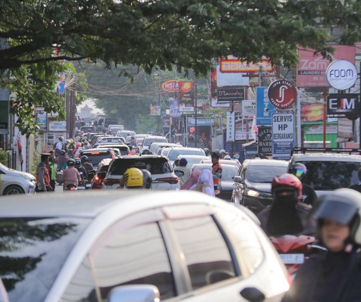 Seperti inilah kemacetan yang terjadi di sepanjang Jalan Lobak pada jam sibuk, pagi dan sore hari. Foto: Istimewa.