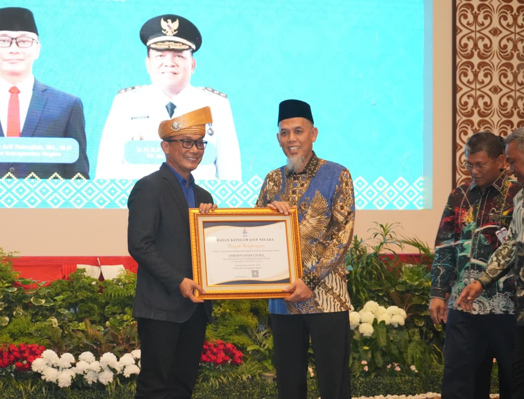 Wali Kota Dumai Terima Penghargaan