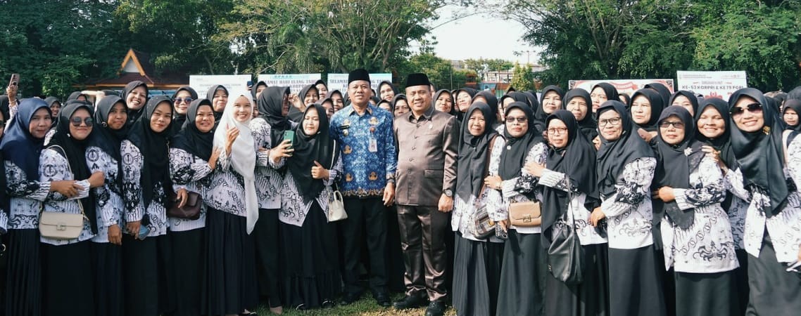 Bupati Kuansing. Dr. H. Suhardiman Amby