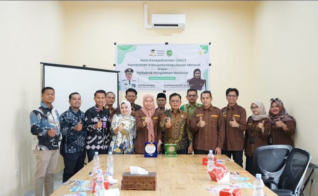 Bupati Asmar bersama Mahasiswa asal Meranti