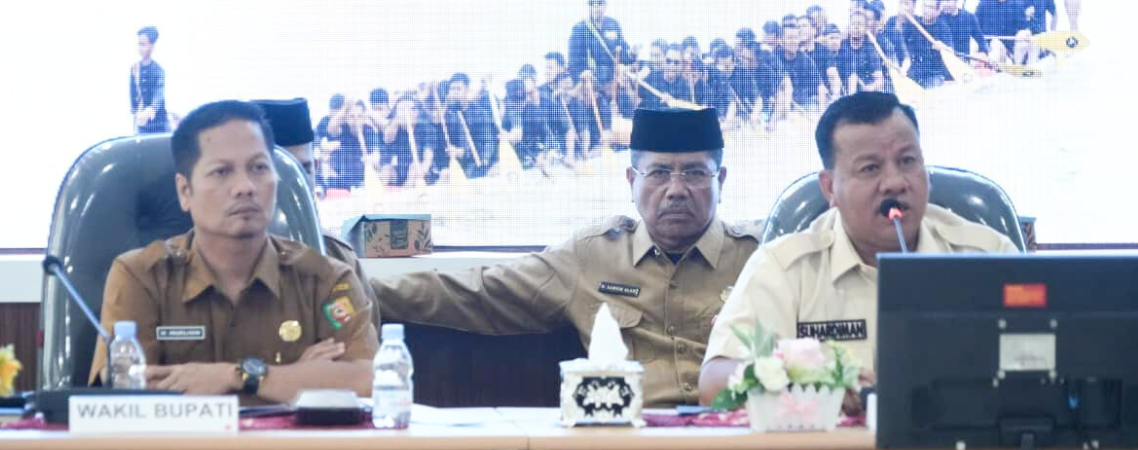 Bupati Kuantan Singingi (Kuansing) Dr. H. Suhardiman Amby bersama Wakil Bupati Kuansing H. Muklisin