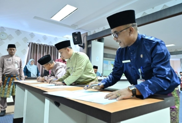 dr Ersan Saputra Sekda Bengkalis Pimpin Teken Fakta Integritas Para Pejabat