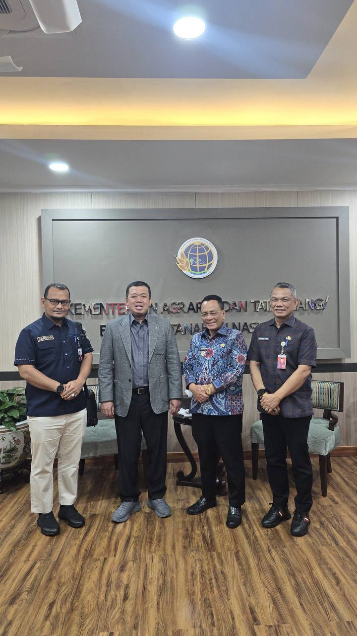 Bupati Rohil H. Bistamam bersama Menteri ATR/BPN Nusron Wahid